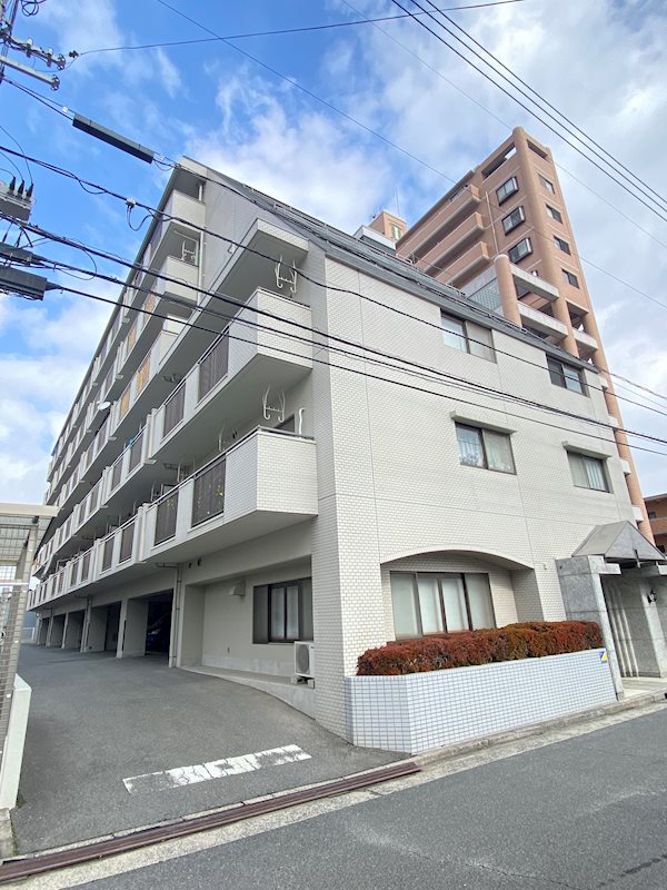 戸坂山崎CO-OPマンション 敷地内平面駐車場がございます