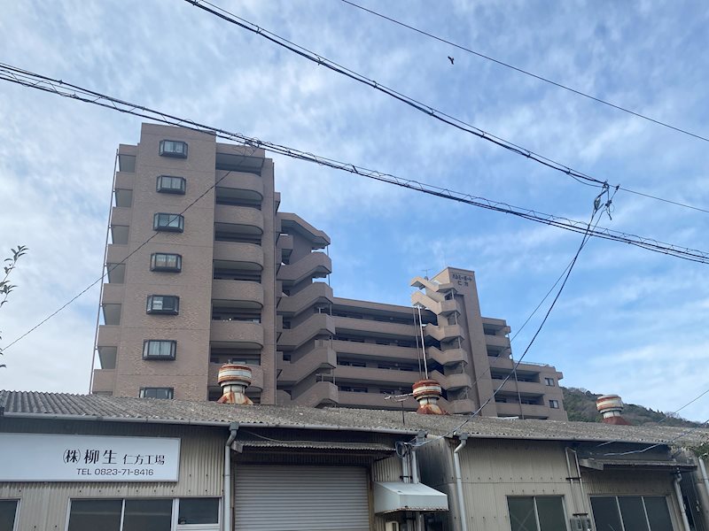 バルミーポート仁方 陽当り、眺望良好のマンションです☆