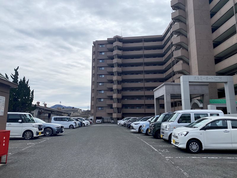バルミーポート仁方 平面駐車場をご用意しております☆