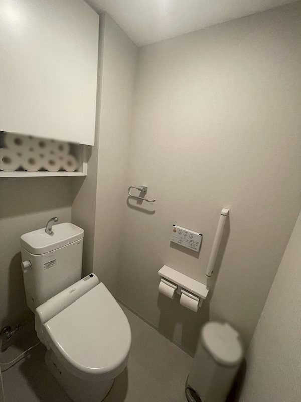 ポレスター西古松レジデンス 吊戸棚もあり収納力、機能力の双方を兼ね備えたトイレです！